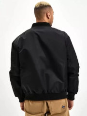 Erkek Siyah Bomber Mont – Fergolli Logo Baskılı, Fermuarlı Cepli, Kapitone Astarlı Şık ve Rahat Günlük Ceket - Siyah