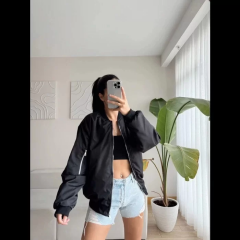 Kadın Siyah Bomber Mont – Oversize Rahat Kalıp, Fermuarlı Cepli, Günlük Kombinlere Uygun Hafif Kapitone Mont- Siyah