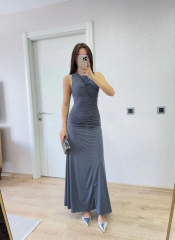 Bürümcük Kumaşlı İçi Astarlı Üzgülü Kolsuz Büzgülü Uzun Elbise - Füme