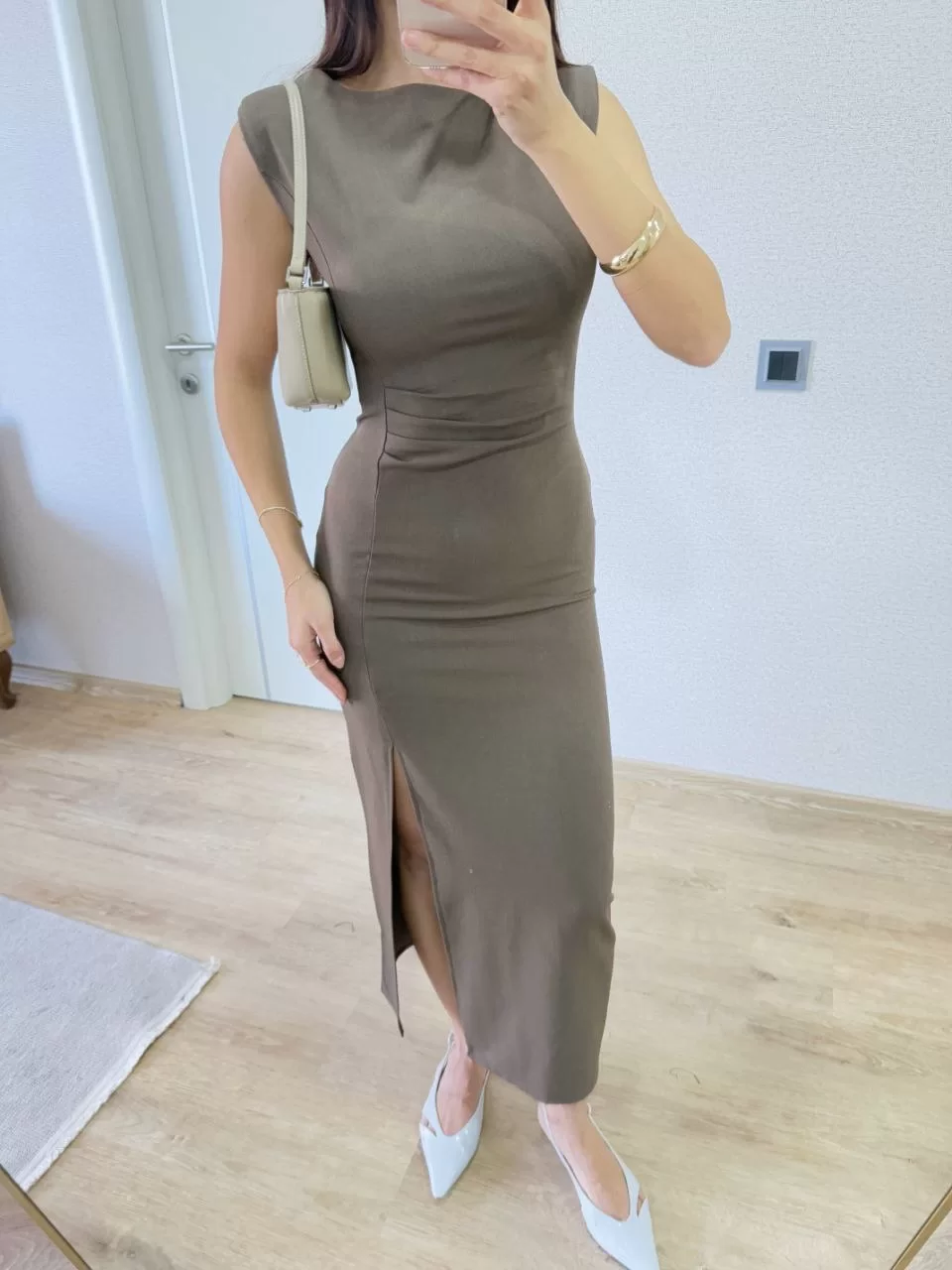 Yırtmaç Detaylı Sırtlı Kapalı Yandan Derin Yırtmaç Detaylı Kolsuz Elbise - Antrasit