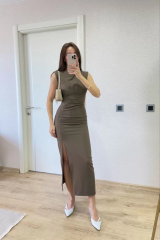 Yırtmaç Detaylı Sırtlı Kapalı Yandan Derin Yırtmaç Detaylı Kolsuz Elbise - Antrasit