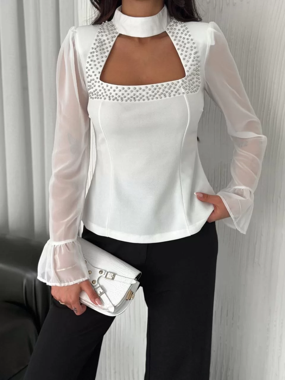 Penye Uzun Kollu Kadın Kolları Şifon Göğüste İnci Boncuk detaylı Bluz - Beyaz