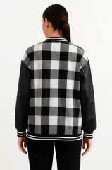 Kadın Kolej Ceket – Kareli Oduncu Kumaş, Kolları Suni Deri, Fermuarlı, İçi Kapitone Astarlı, Nakışlı Oversize Bahar & Kış Stil - Gri