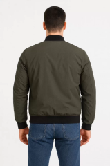 Erkek Bomber Mont Ceket – Fermuarlı, Kapitone İçi Astarlı, Su İtici Kumaş, Regular Fit, Uzun Kollu, Yandan Cepli, Bahar & Kış Rahat Günlük Stil - Haki