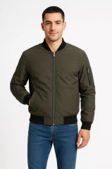 Erkek Bomber Mont Ceket – Fermuarlı, Kapitone İçi Astarlı, Su İtici Kumaş, Regular Fit, Uzun Kollu, Yandan Cepli, Bahar & Kış Rahat Günlük Stil - Haki