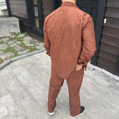 Erkek Kadife Oversize Takım – Gömlek ve Pantolon İkili Set Füme Corduroy Şıklığı, Rahat ve Zarif Duruş Yumuşak Dokulu Kadife Kumaş, Düğmeli Gömlek Üst ve Lastikli Pantolon Alt Parça ile Gün Boyu Konfor- Kiremit