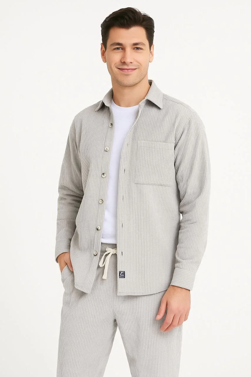 Erkek Kadife Oversize Takım – Gömlek ve Pantolon İkili Set Füme Corduroy Şıklığı, Rahat ve Zarif Duruş Yumuşak Dokulu Kadife Kumaş, Düğmeli Gömlek Üst ve Lastikli Pantolon Alt Parça ile Gün Boyu Konfor- Gri