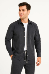 Erkek Kadife Oversize Takım – Gömlek ve Pantolon İkili Set Füme Corduroy Şıklığı, Rahat ve Zarif Duruş Yumuşak Dokulu Kadife Kumaş, Düğmeli Gömlek Üst ve Lastikli Pantolon Alt Parça ile Gün Boyu Konfor- Füme