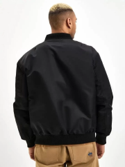 Unisex Siyah Bomber Mont – Su İtici Kumaş, Kapitone Astarlı, Fermuarlı ve Günlük Kullanıma Uygun Ceket- Siyah